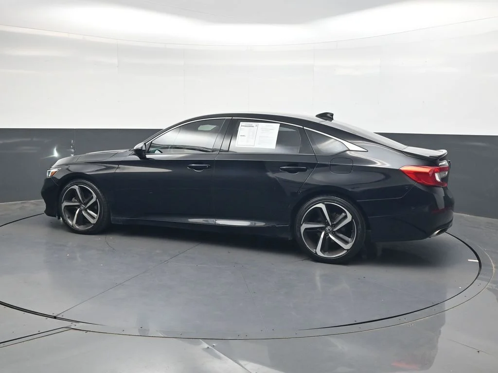 Used 2018  Honda Sport image 8