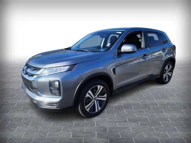 Used 2024 Gray Mitsubishi 2.0 SE image 3