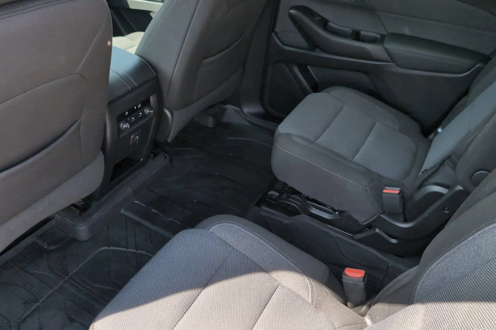 Used 2023 SUMMIT WHITE Chevrolet LT Cloth image 13