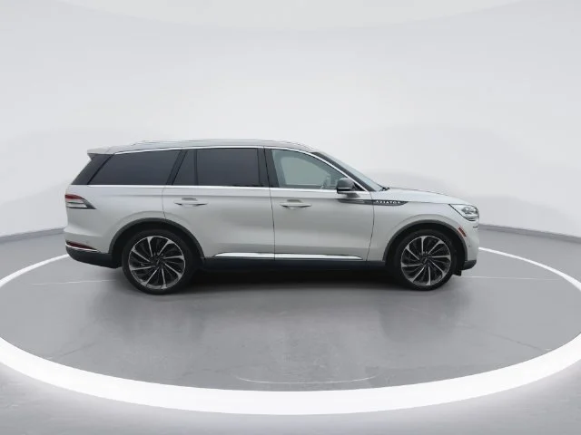 Used 2020 White Lincoln Reserve image 12