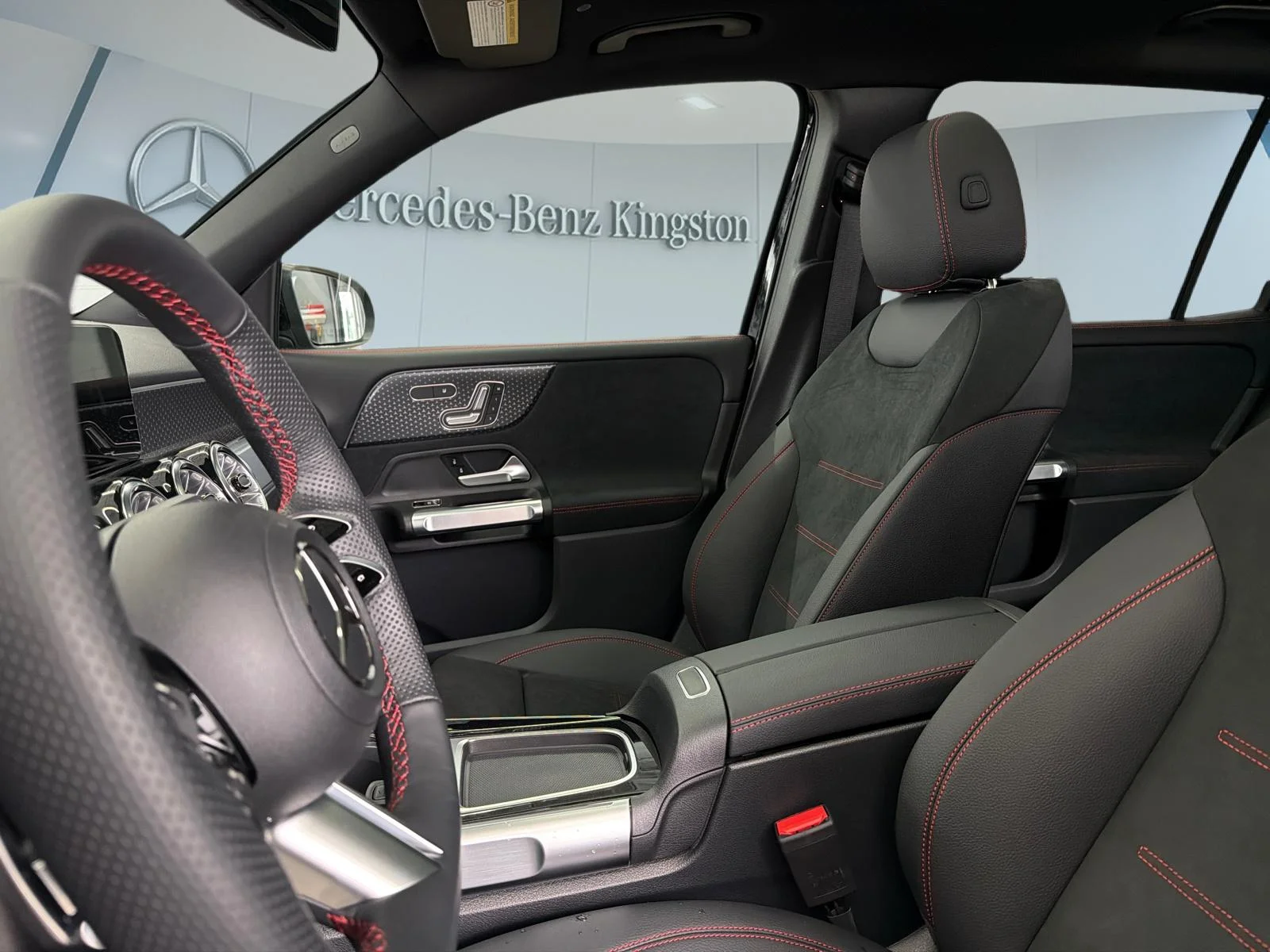 Used 2026 Black Mercedes-Benz GLB 250 4MATIC SUV image 13