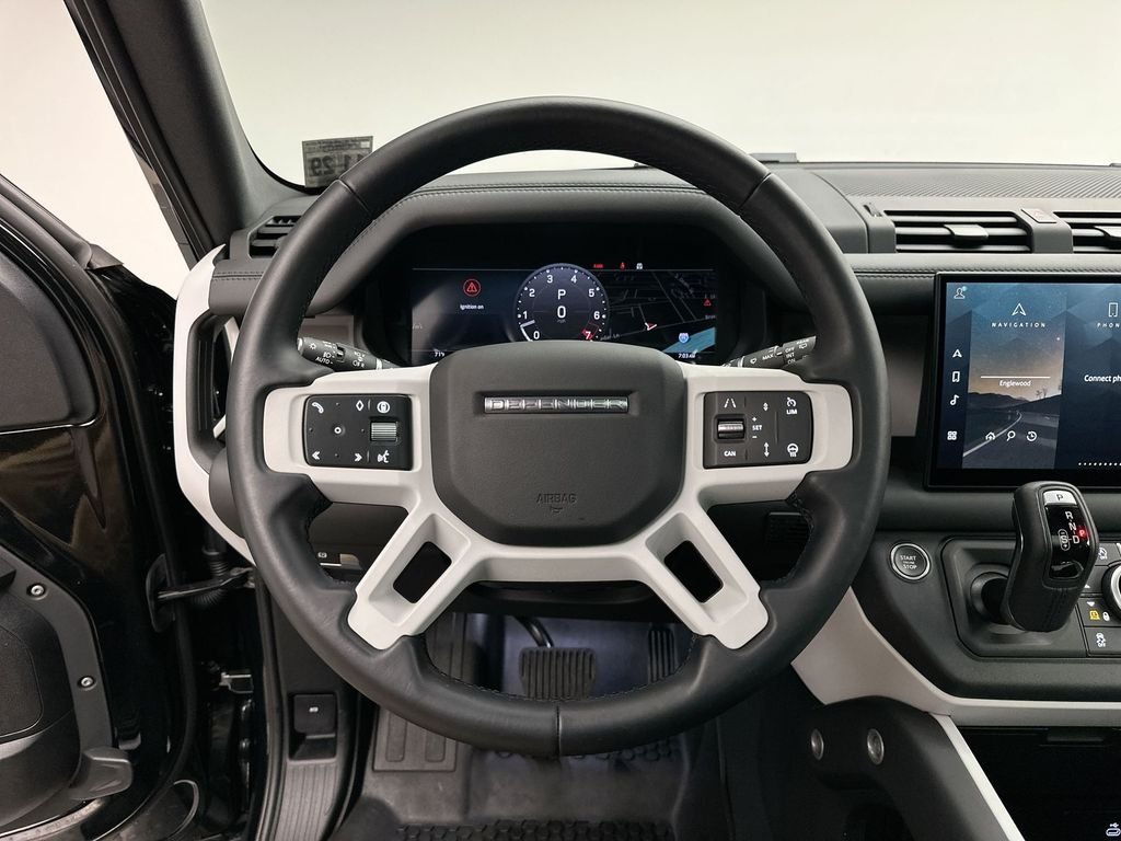 Used 2025 Santorini Black Metallic Land Rover X-Dynamic SE image 30