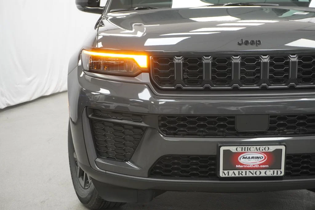 New 2026 Baltic Gray Metallic Clear-Coat Exterior Paint Jeep Altitude image 6