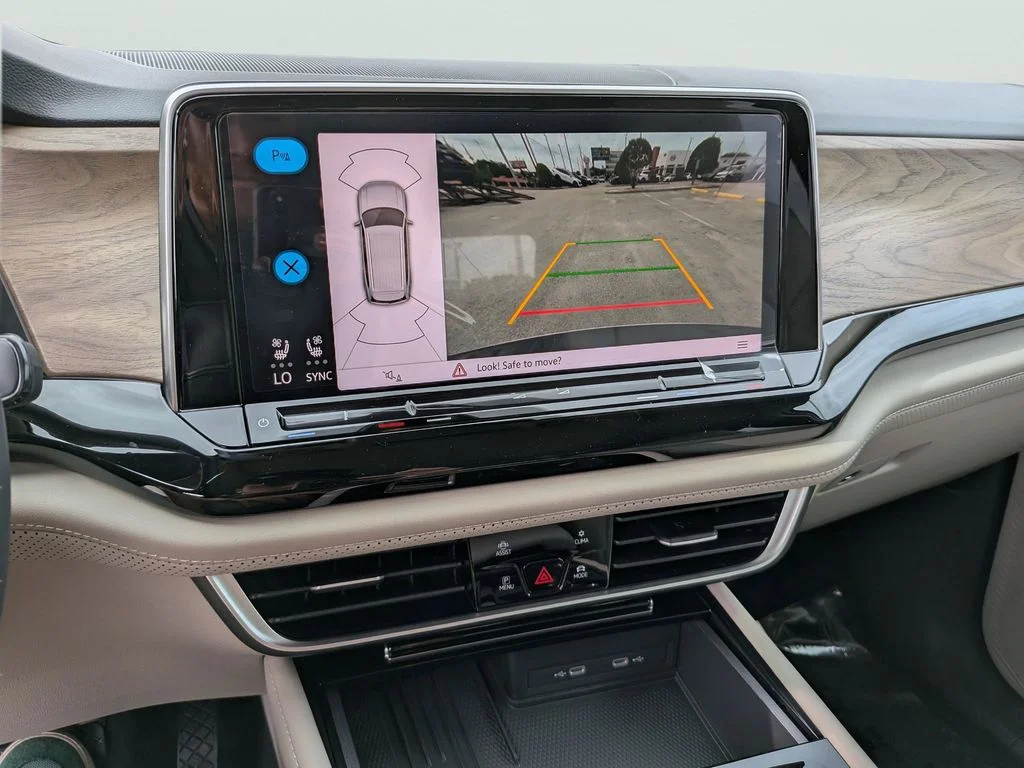 New 2026 White/off-white Volkswagen 2.0T SE w/Technology image 21
