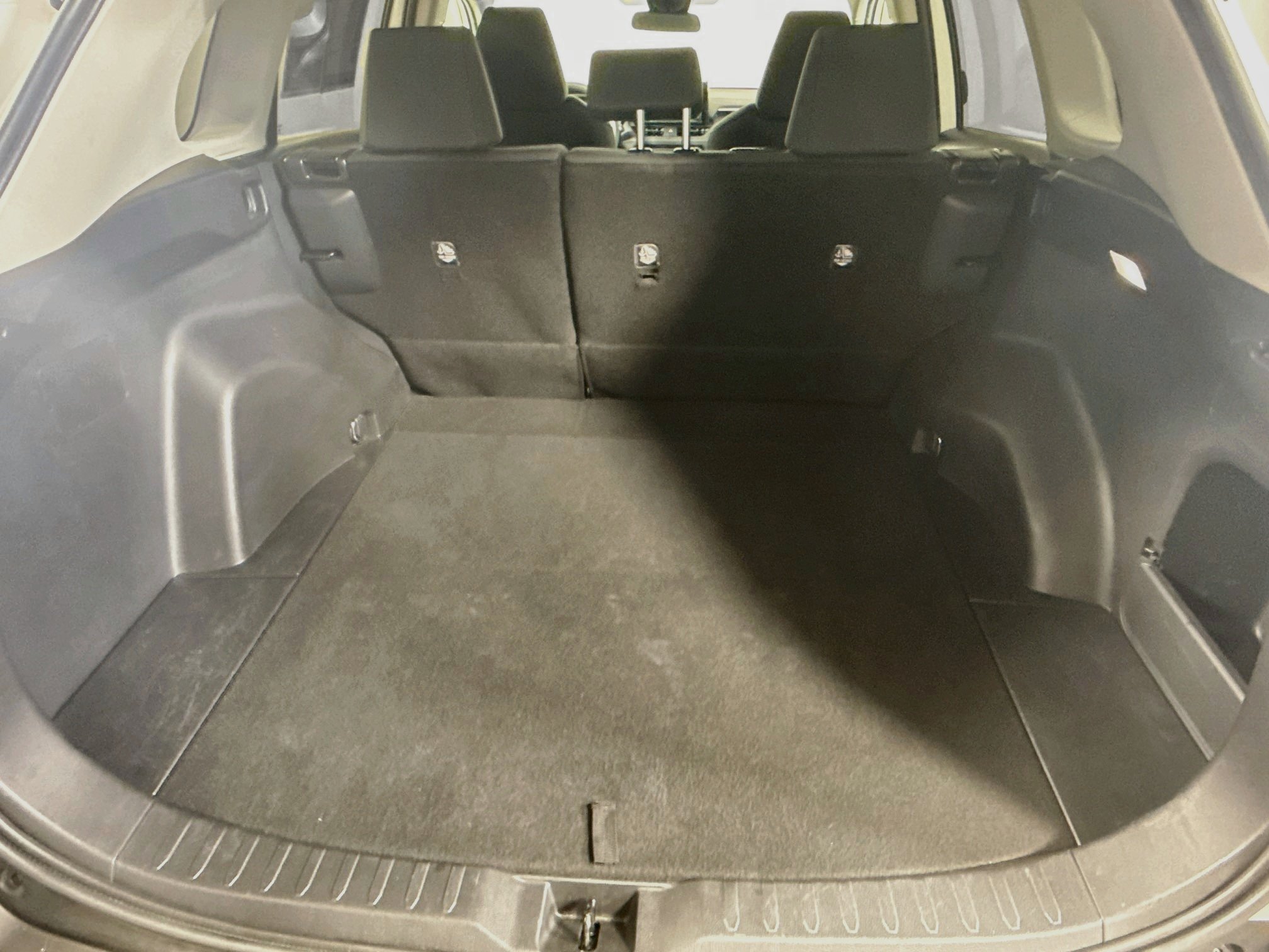 Used 2022 White Toyota LE image 23