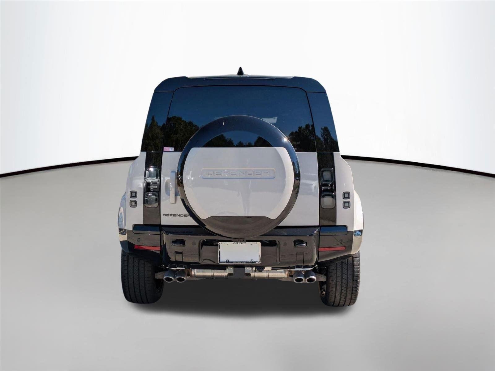 Used 2026 Borasco Grey Metallic Land Rover X-Dynamic SE image 6