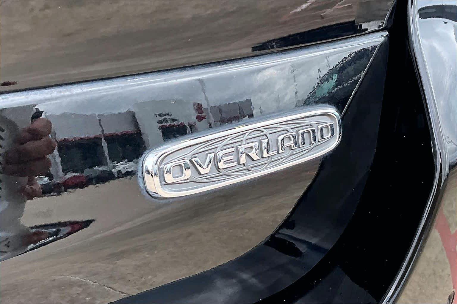 Used 2021 Diamond Black Crystal Pearlcoat Jeep Overland image 18