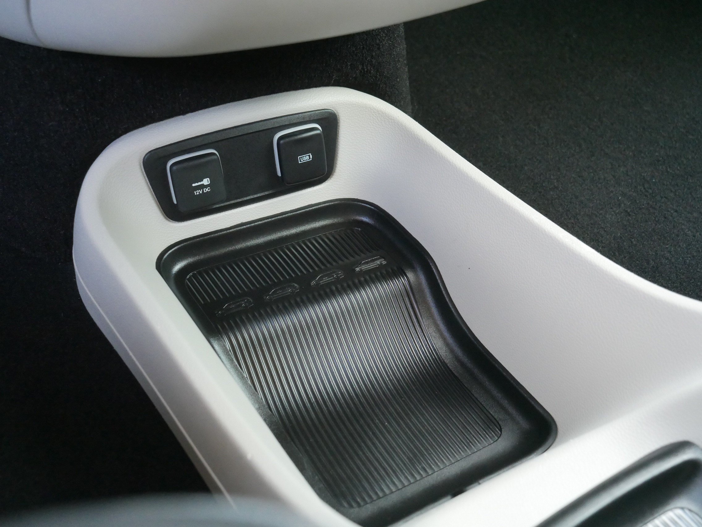 Used 2017 Bright White Clearcoat Chrysler Touring-L image 32