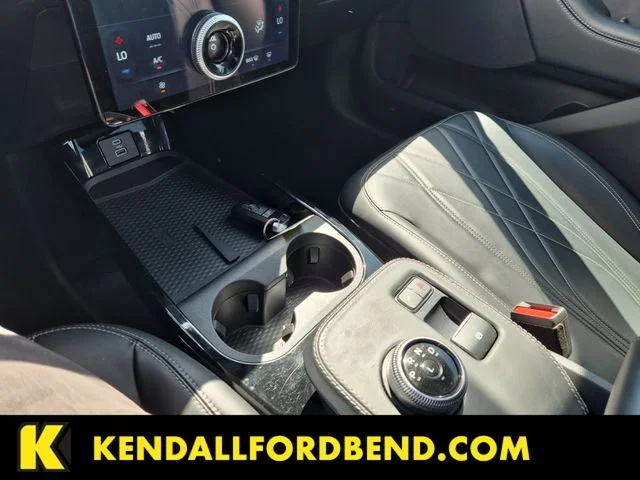 Used 2023 White Ford Select image 18