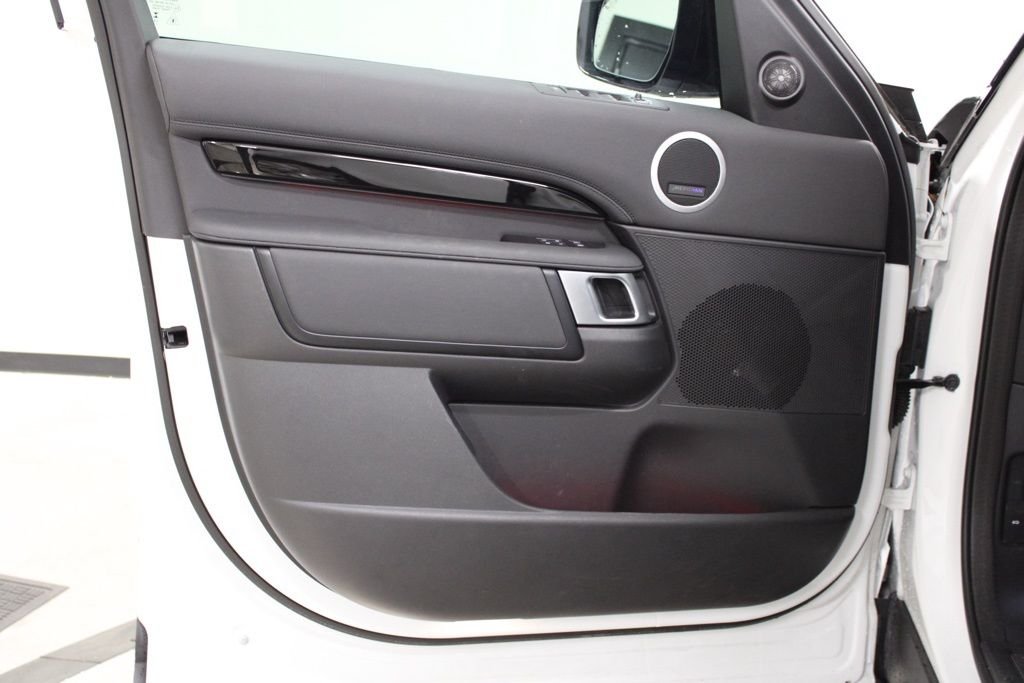 Used 2025 White Land Rover S image 17