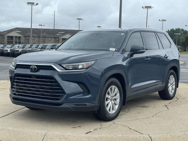 Used 2024 White Toyota XLE image 5
