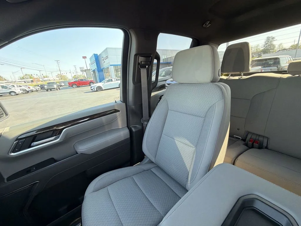 New 2026 Summit White GMC SLE image 30
