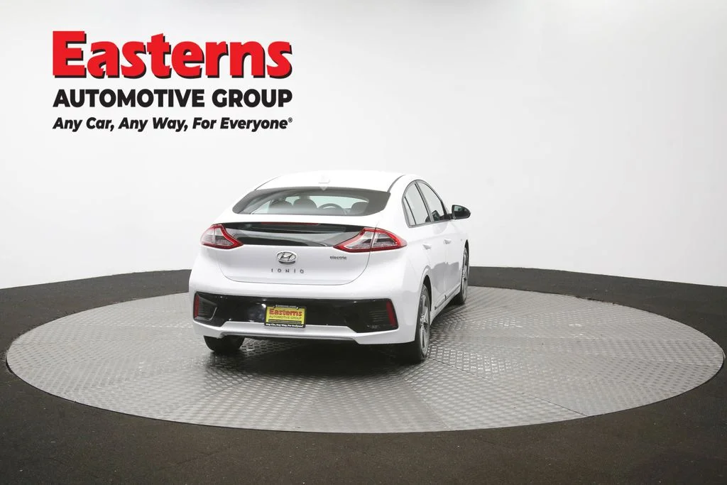 Used 2019 White Hyundai Base image 39