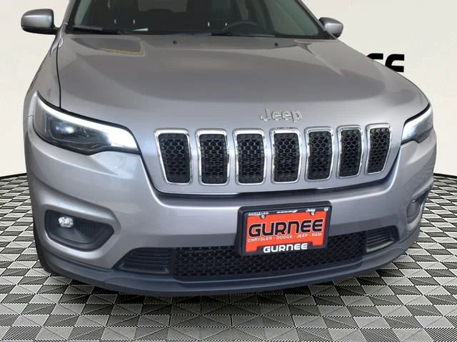 Used 2019 Silver Jeep Latitude Plus image 10