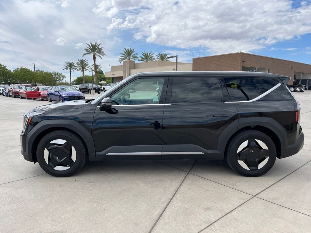 Used 2024 Black Kia Light Long Range image 10