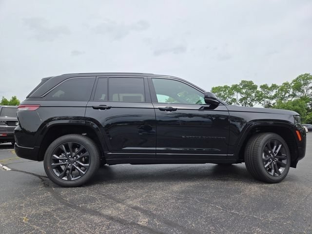 New 2026 Diamond Black Crystal Pearl-Coat Exterior Paint Jeep Limited Reserve image 29