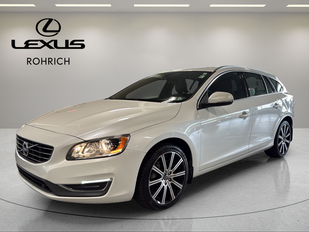 2015 Volvo V60 T5 AWD Platinum's photo