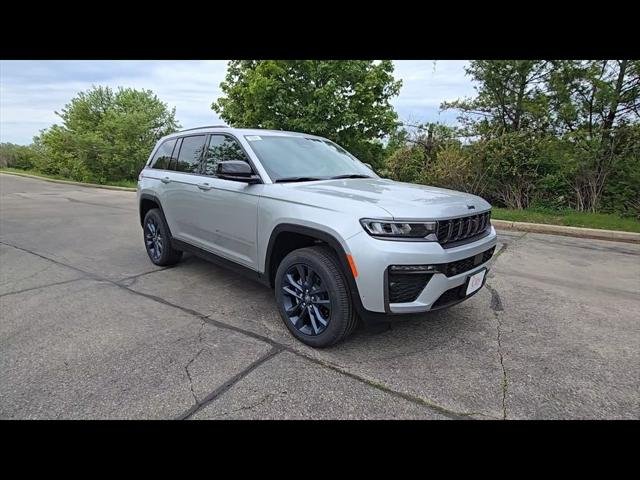 New 2026 Silver Zynith Exterior Paint Jeep 85th Anniversary Edition image 9
