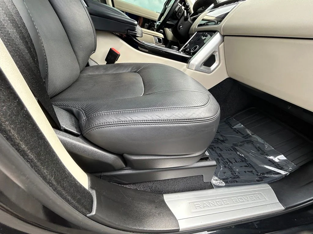 Used 2020 Santorini Black Land Rover HSE image 24