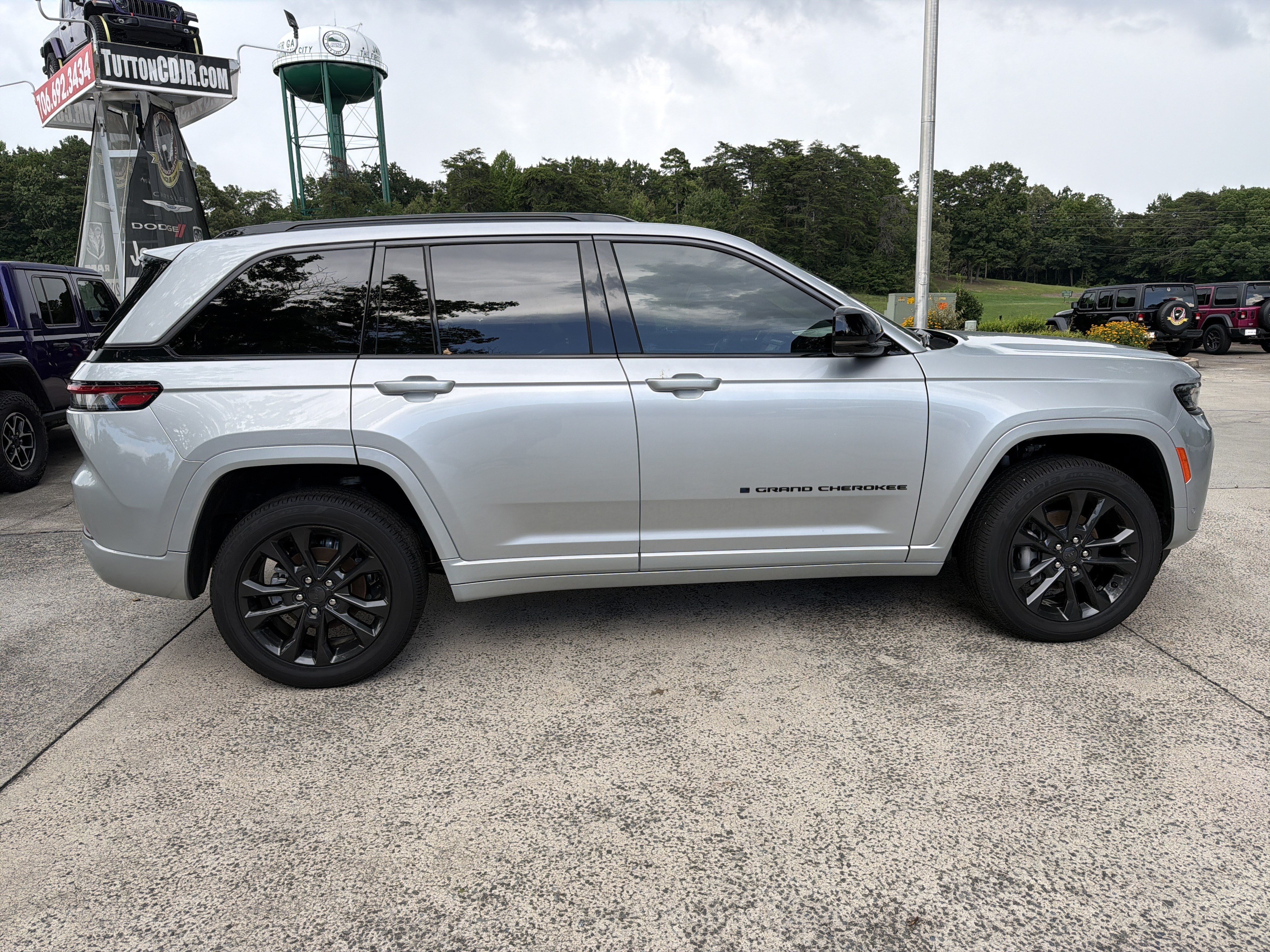 New 2026 Silver Zynith Jeep Limited Reserve image 8