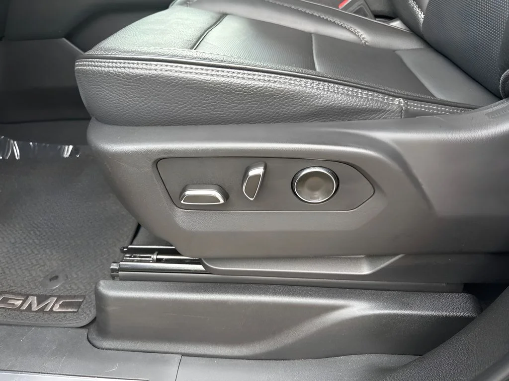 Used 2025 Silver GMC Denali image 10