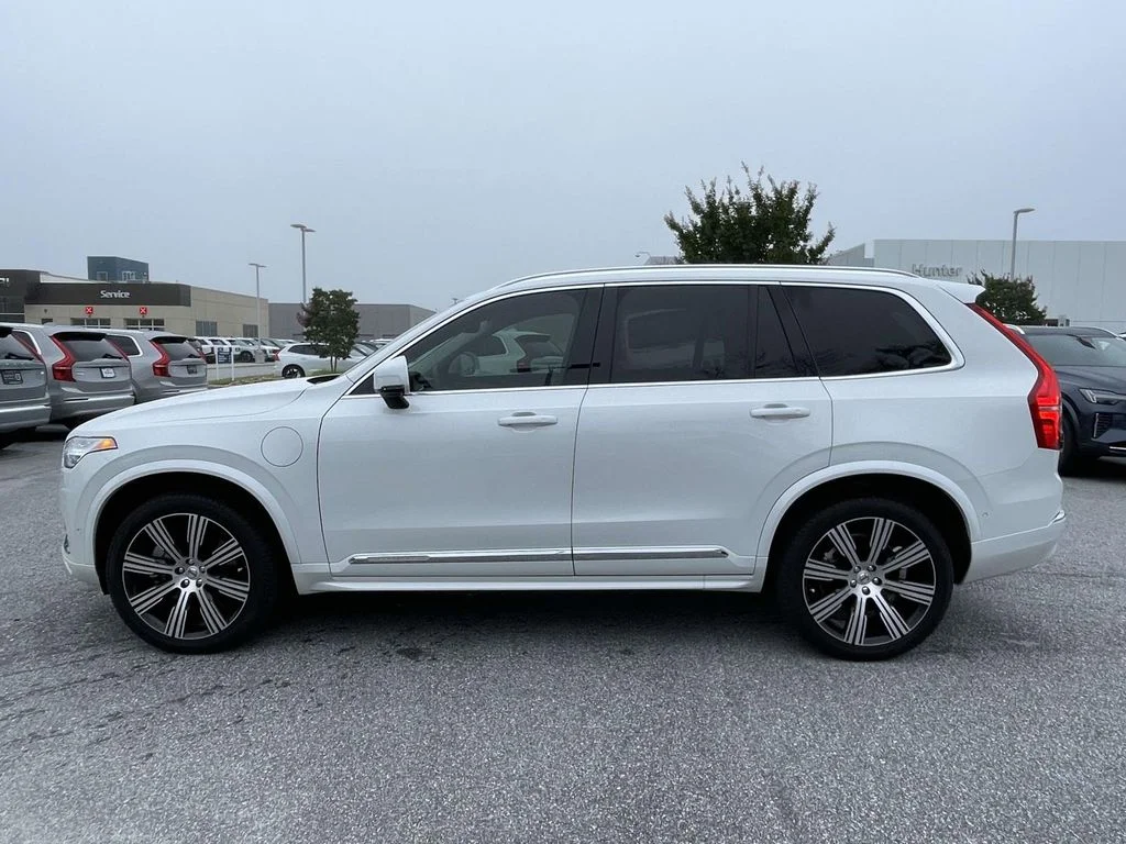 Certified Used 2024 Crystal White Volvo Ultimate image 25