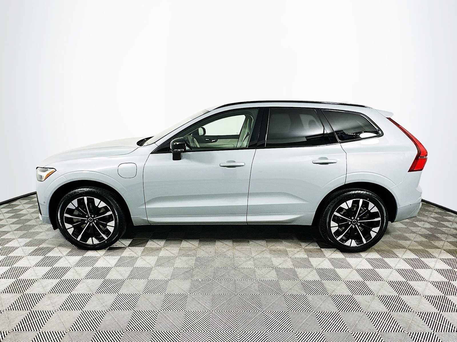 New 2026 Vapour Grey Volvo Ultra image 4