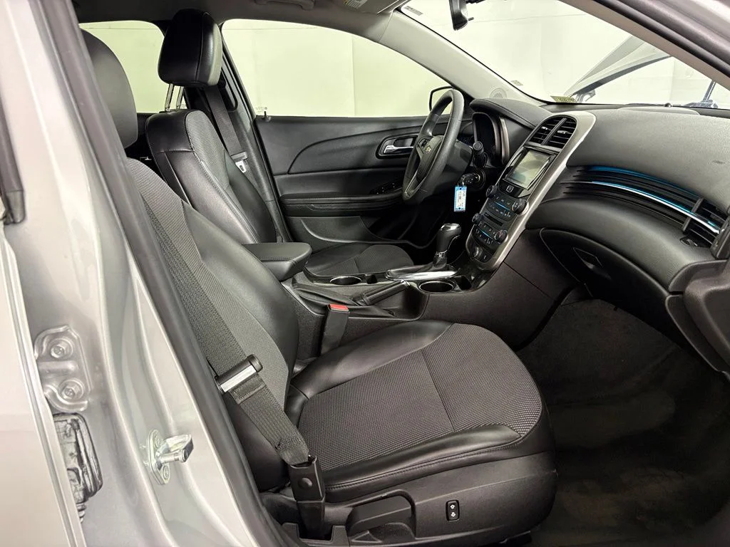 Used 2015 Silver Chevrolet LT image 38