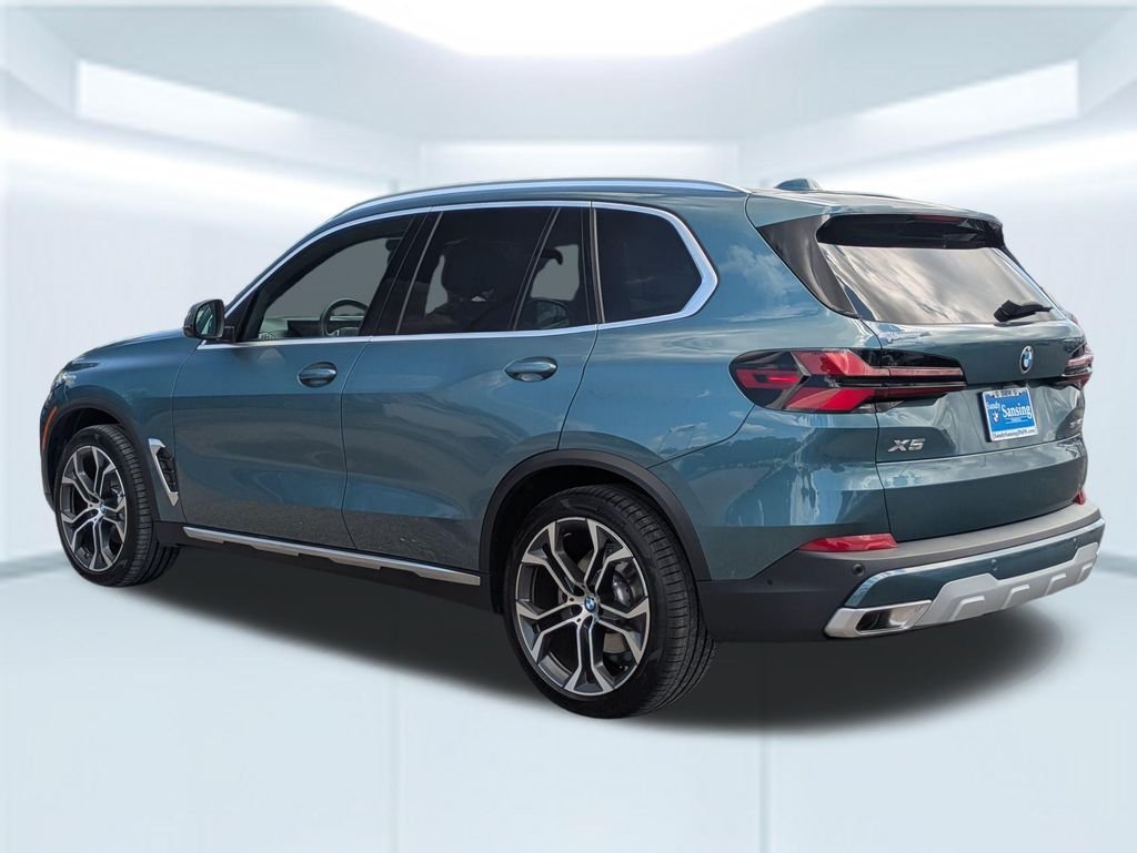 Used 2025 Blue BMW sDrive40i image 3