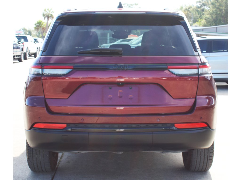Used 2024 Velvet Red Pearlcoat Jeep Altitude image 15