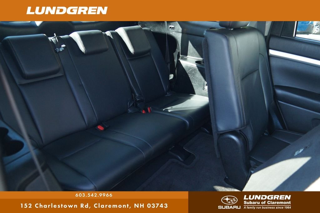 Used 2018 Silver Toyota XLE image 30