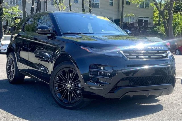 2026 Land Rover Range Rover Evoque Dynamic SE's photo