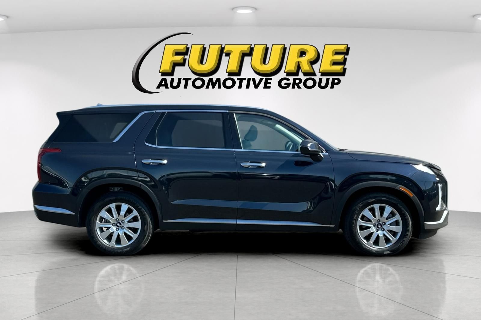 Used 2025 White Hyundai SEL image 3