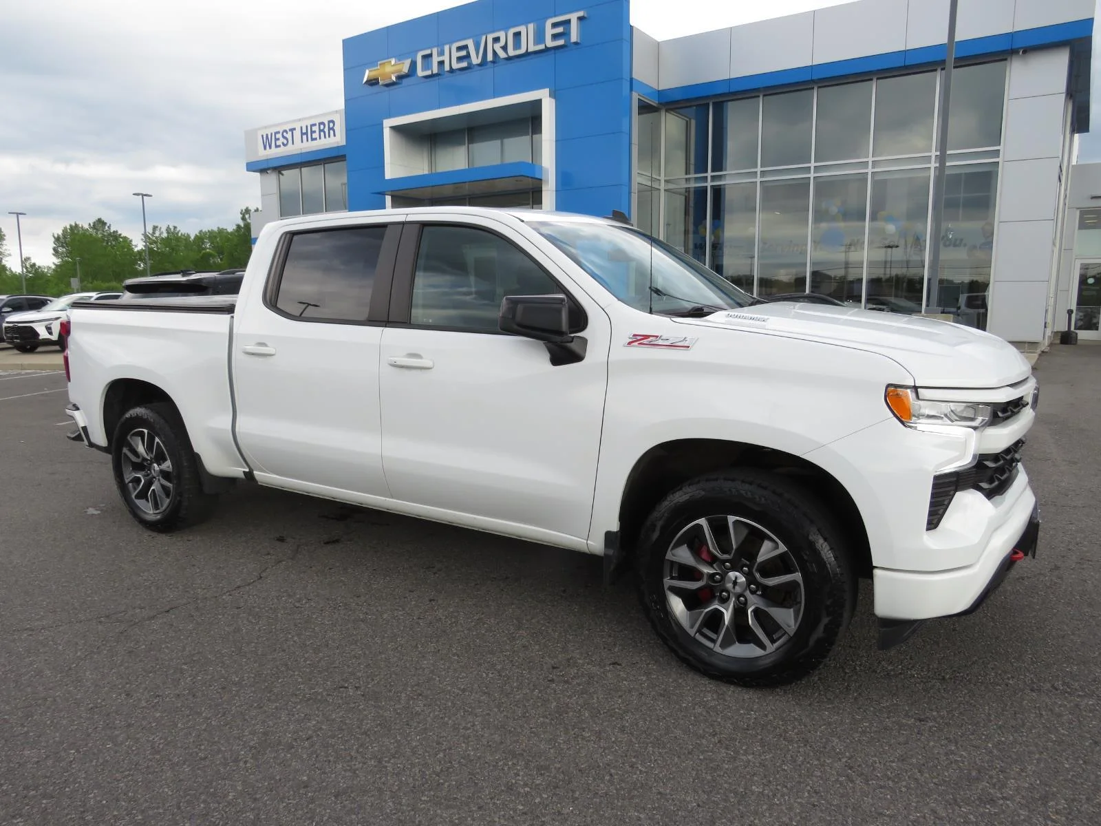 Used 2023 Summit White Chevrolet RST image 5