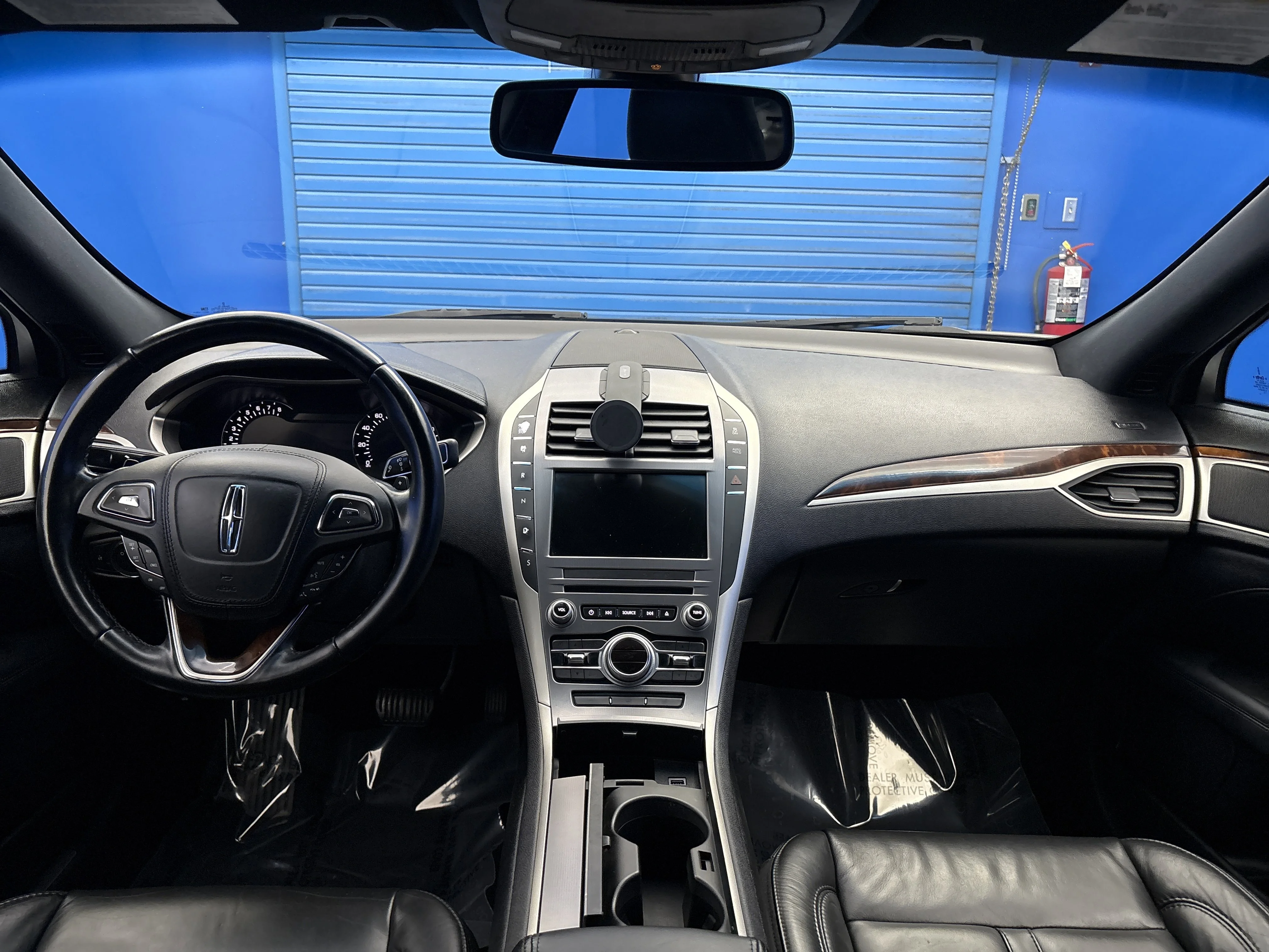 Used 2017 Black Velvet Lincoln Select image 25