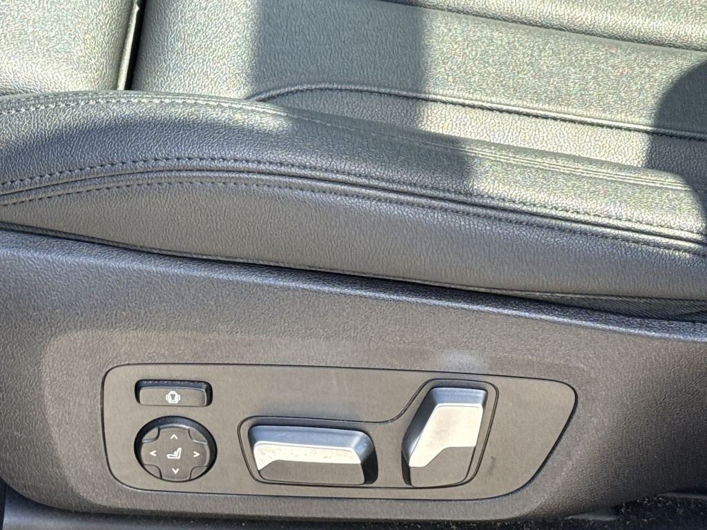 Used 2020 Gray BMW xDrive30i image 12