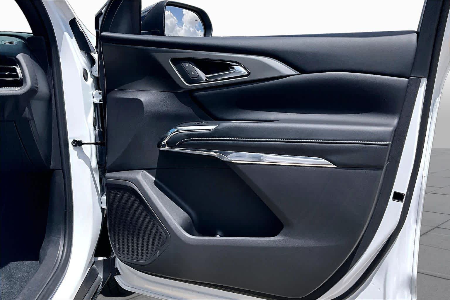 Used 2026 Summit White Chevrolet LT image 23