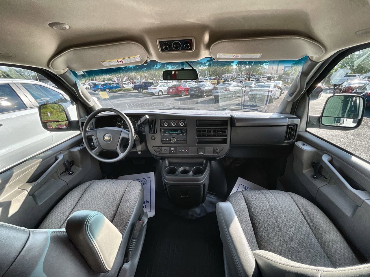 2022 Chevrolet Express Passenger LS - Photo 10
