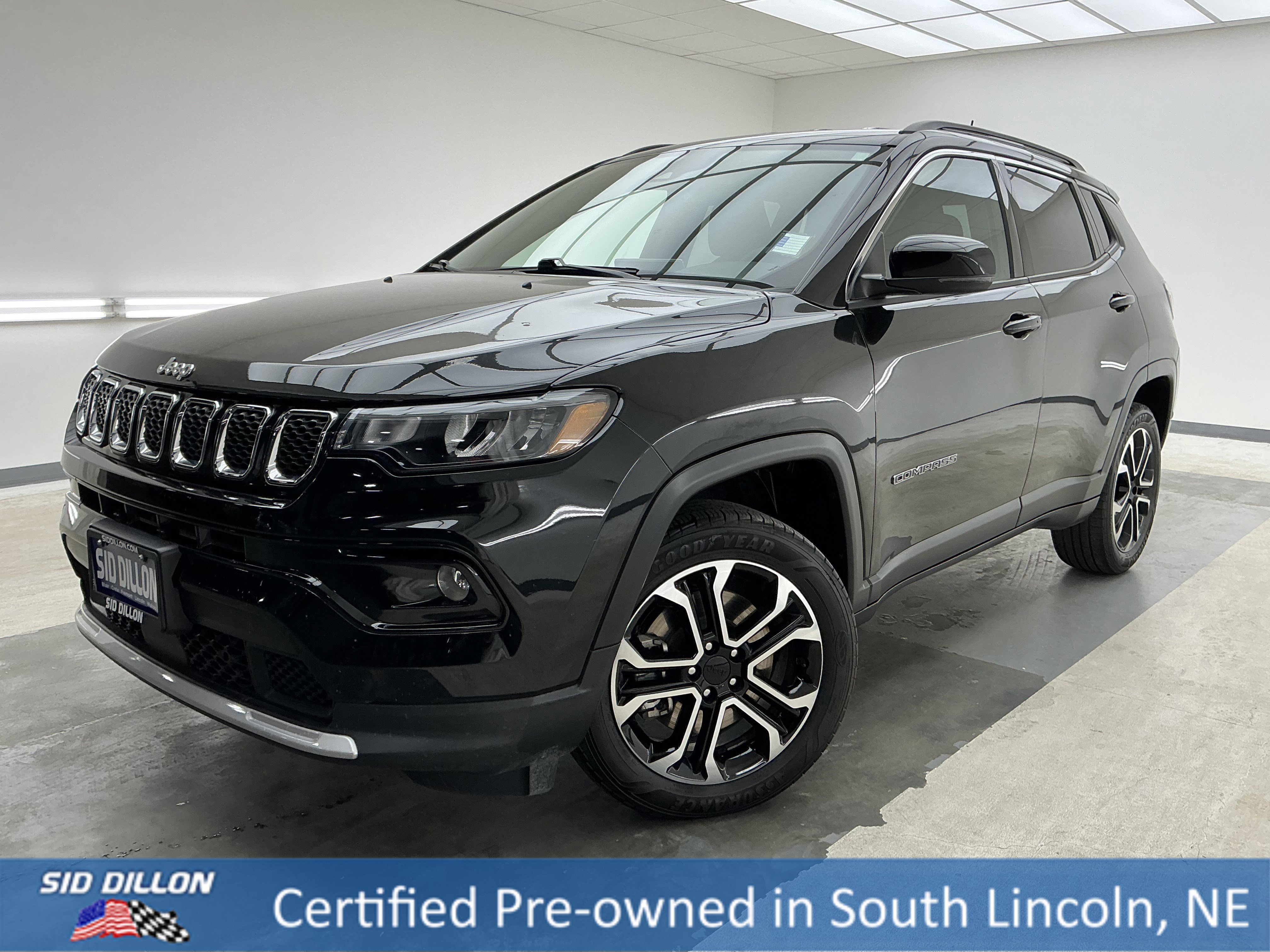 Diamond Black Crystal Pearlcoat 2023 Jeep Compass Limited 4WD SUV / Crossover Four-Wheel Drive Automatic