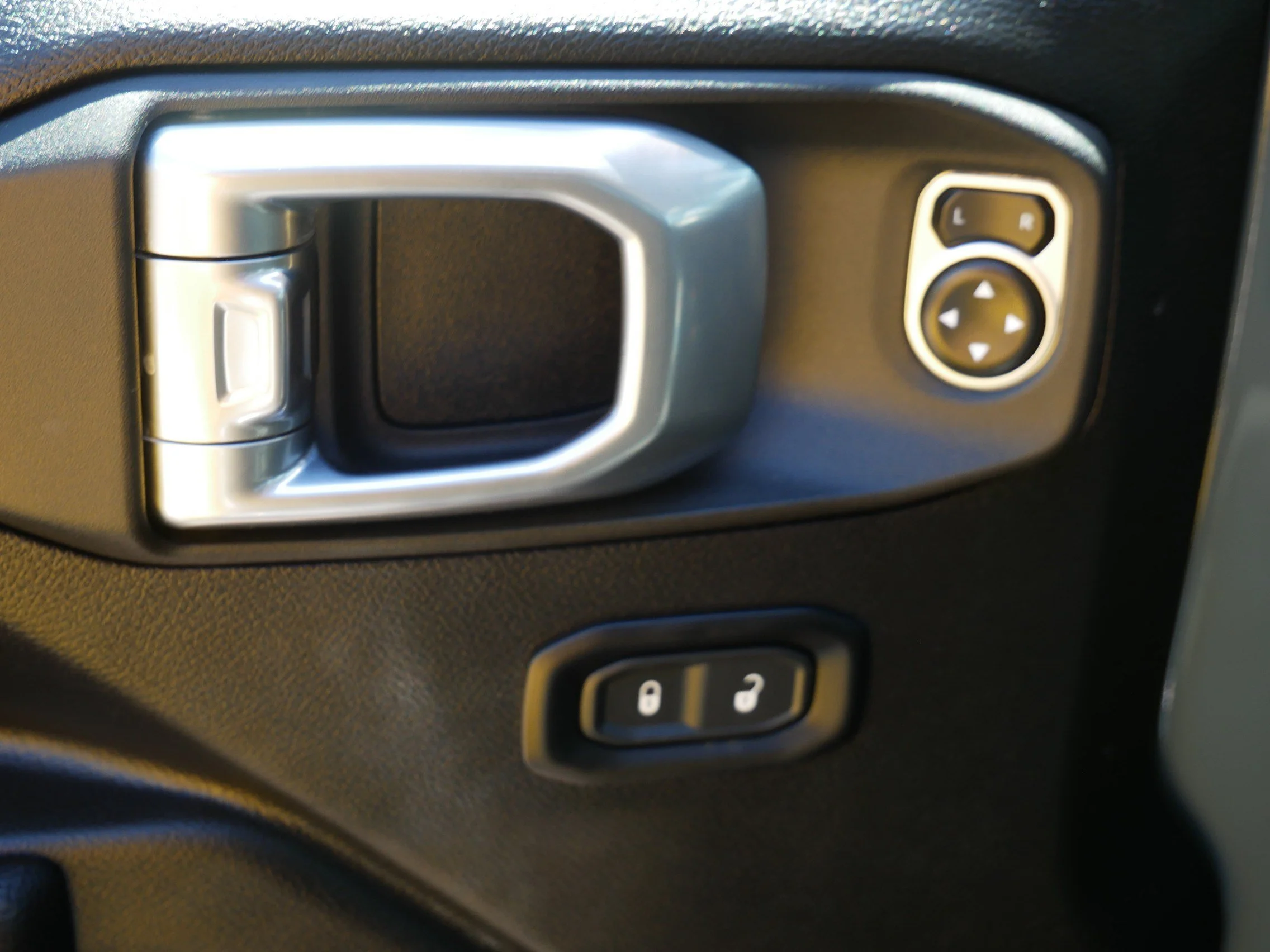 Used 2024 Anvil Clear Coat Jeep Sport S image 20