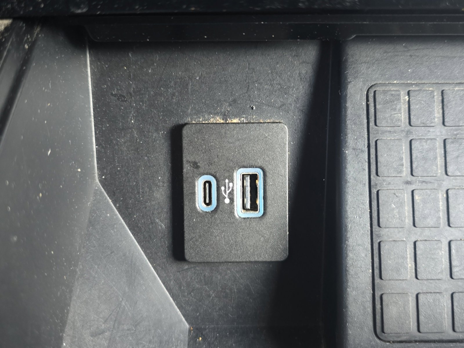 Used 2022 Black Metallic Ford Tremor image 20