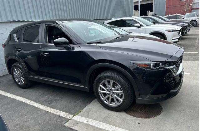 2023 Mazda CX-5 S Preferred package Auto AWD's photo