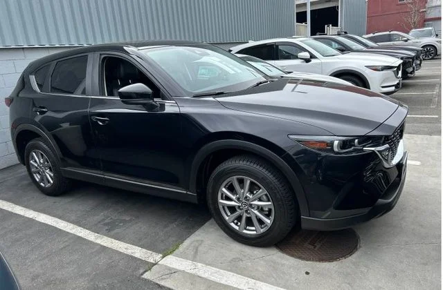 2023 Mazda CX-5 S Preferred package Auto AWD's photo