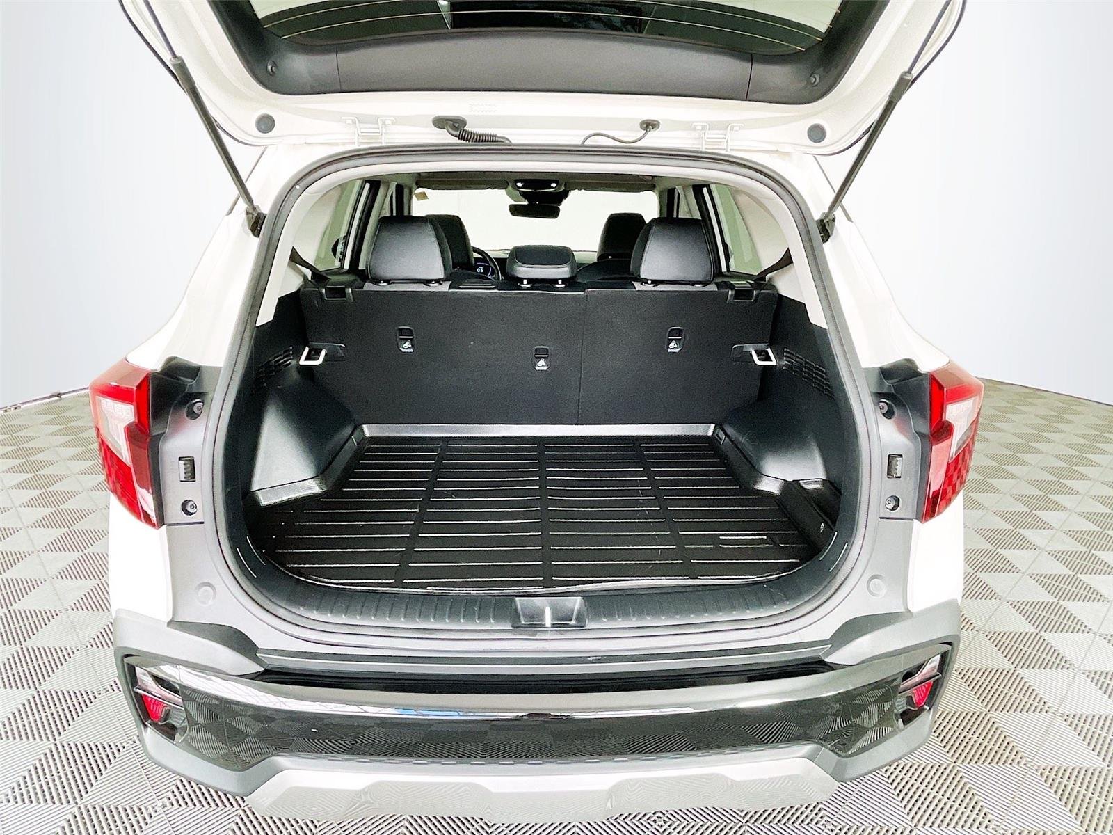 Used 2025 Clear White/Fusion Black Roof Kia S image 29