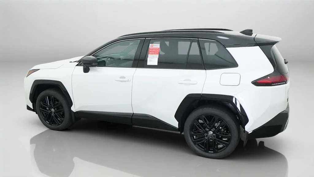 New 2026 Wind Chill Pearl with Midnight Black Metallic roof Toyota XSE image 15