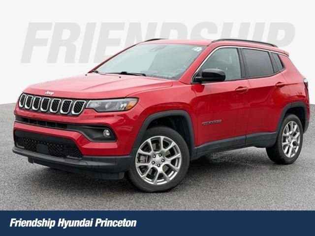 Used 2023 Red Jeep Latitude Lux image 1