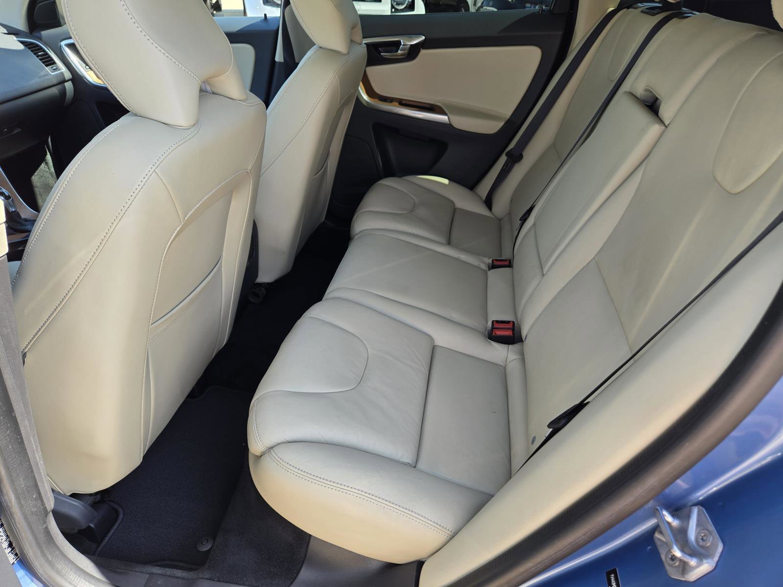 Used 2017 Blue Metallic Volvo Inscription image 32