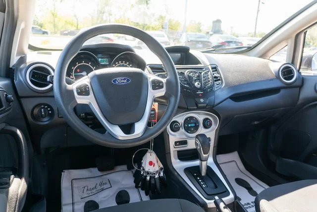 Used 2018 Gray Ford SE image 12