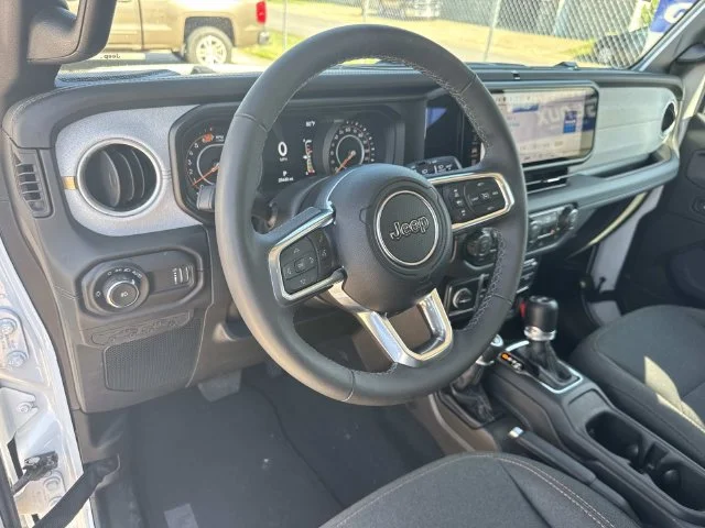 Used 2026 White Jeep Sahara image 31