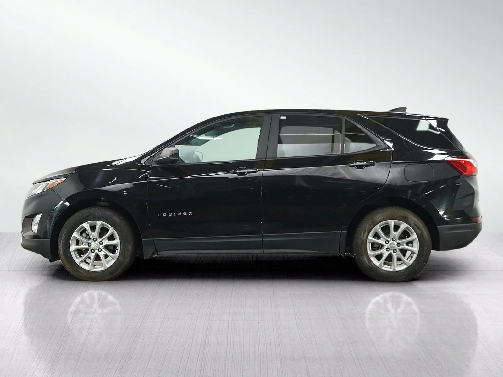 Used 2021 Chevrolet Equinox LS with VIN 2GNAXSEV2M6115607 for sale in Burnsville, Minnesota